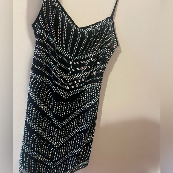 Elegant Black Beaded Dress - Picture 2 of 5